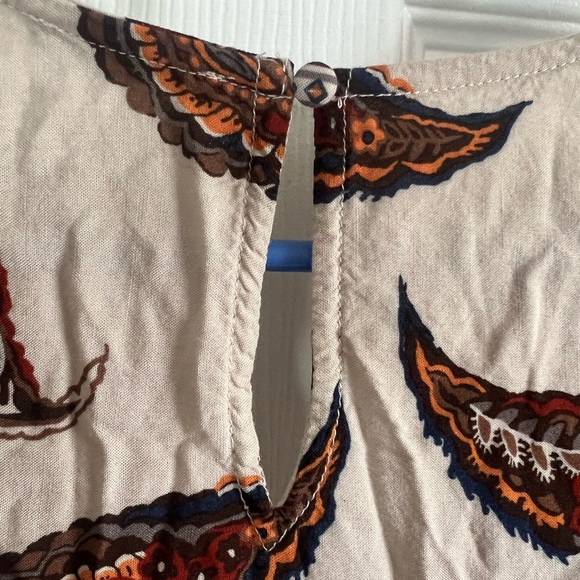 Size small bohemian style romper, waist area has elastic stretch - Picture 3 of 6